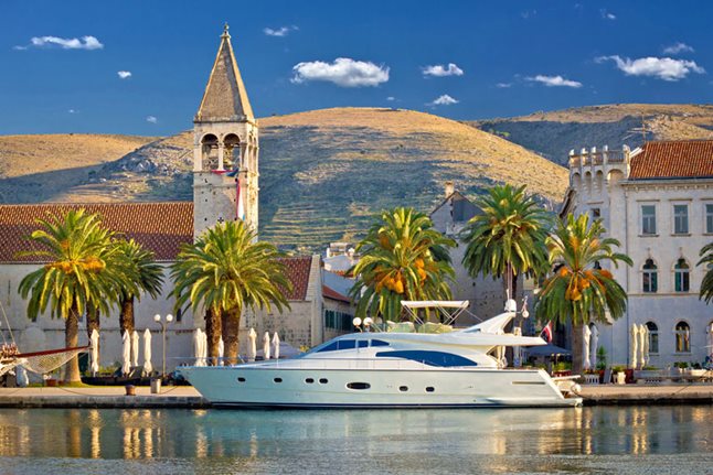 Yacht a motore di lusso a Trogir